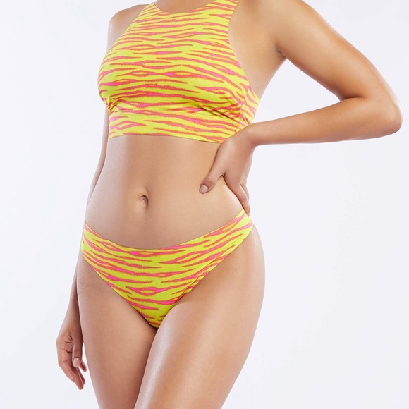 BNWOT set of Savage X Fenty Set High Neck Microfiber Bralette & Bikini Bottom - Picture 2 of 7